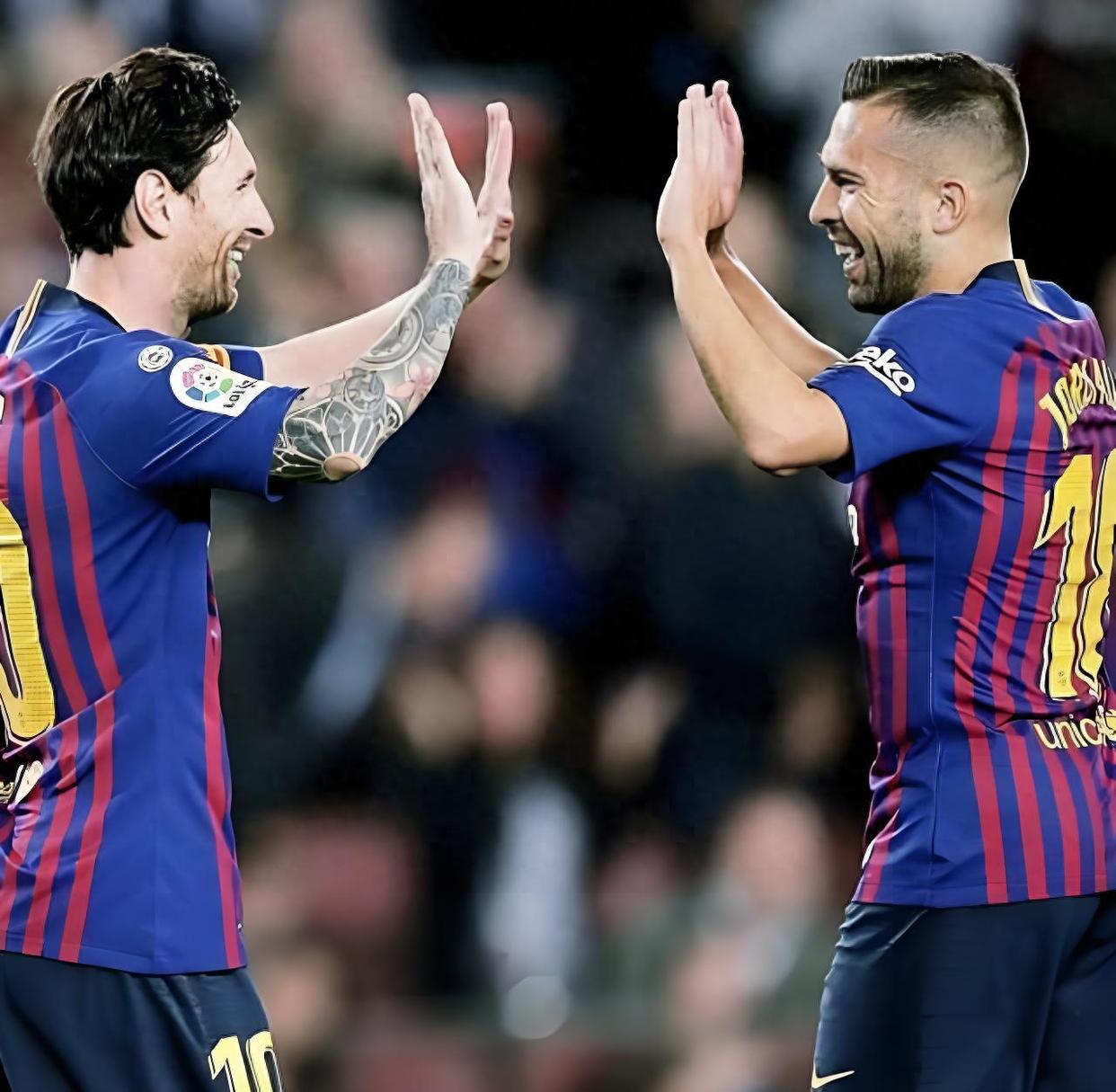 足球买球的APP-巴萨球迷对梅西离队  第2张